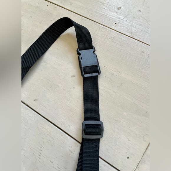 Levi’s logo sling crossbody bag - Picture 3 of 10